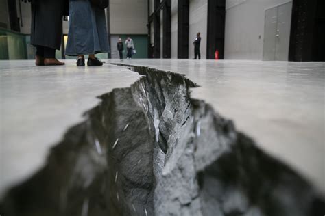 Doris Salcedo’s Shibboleth – A giant crack in Tate Modern