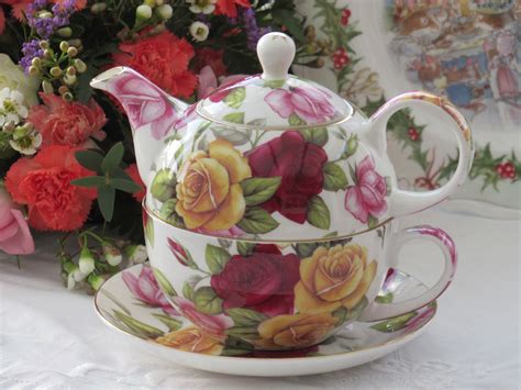 Beautiful Stackable Teapot and Tea Cup Set with Lavish Rose Pattern ...