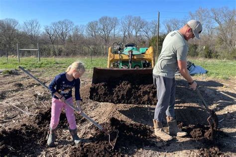 Organic Mulch for a Vegetable Garden | Top 13 Mulches - The Seasonal ...