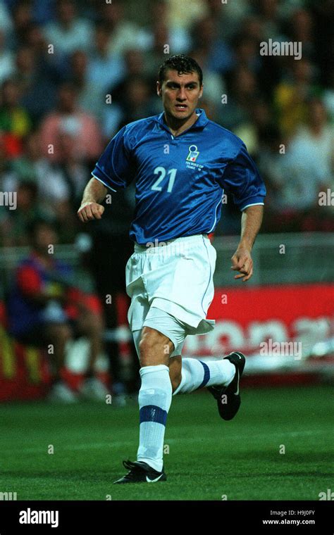 CHRISTIAN VIERI ITALY & ATHLETICO MADRID 22 June 1998 Stock Photo - Alamy