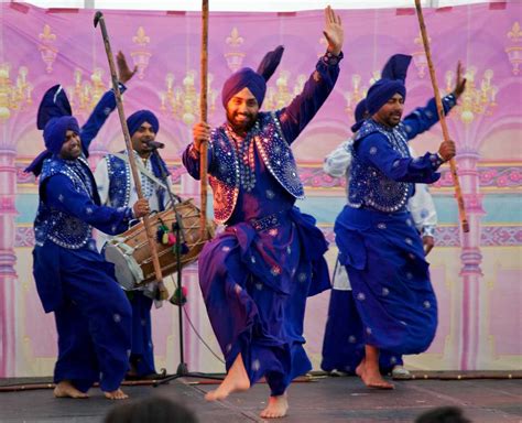 Punjabi Culture | Traditions, Food, Dance, Art Forms & More (2022)