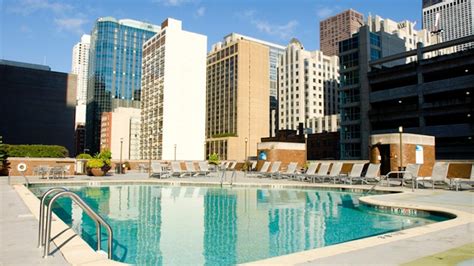 The 5 Best Rooftop Pools in Chicago | UrbanMatter