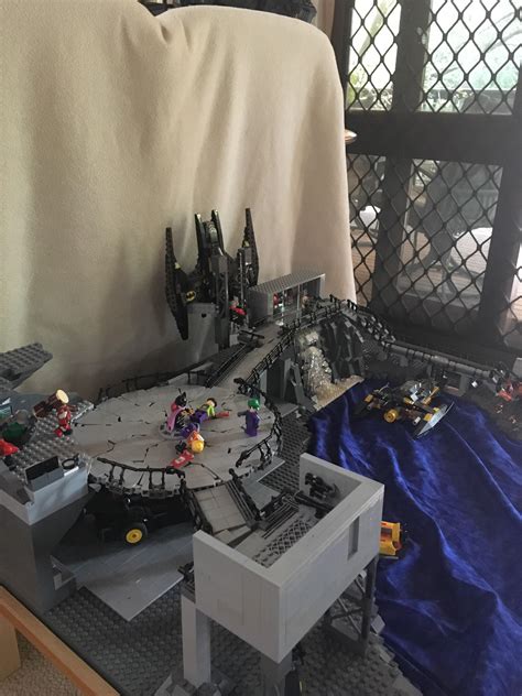 Modern Batcave MOC : lego