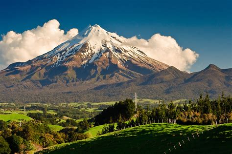 Mount Taranaki | The conical form of Mount Taranaki on a rar… | Flickr