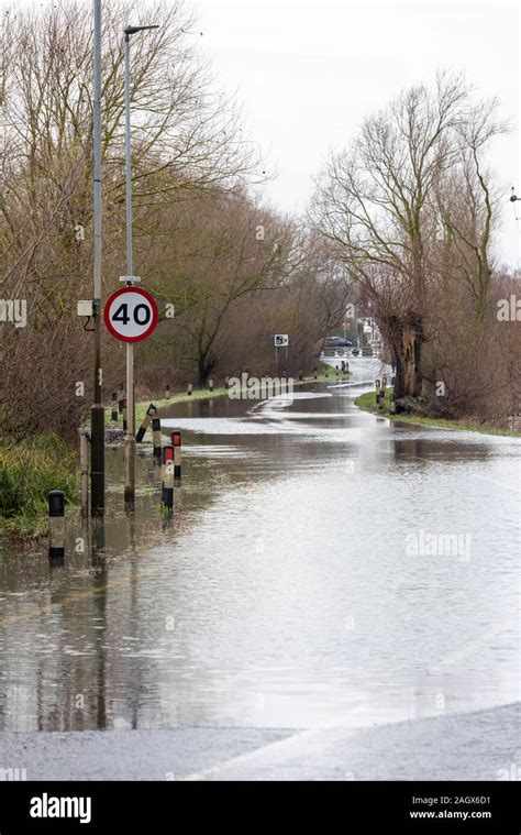 Earith, UK. 22nd Dec, 2019. The River Great Ouse floods roads and ...