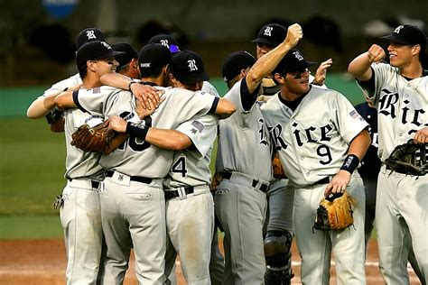 Group of Baseball Player Cheering · Free Stock Photo