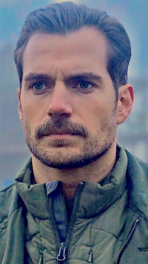 Henry Cavill | Stylish Hair and Beard Styles