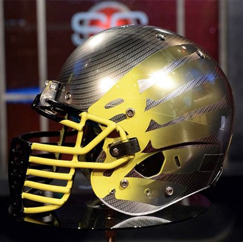 New Oregon Ducks helmet debuts on ESPN