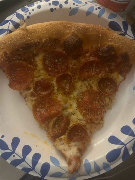 Pizza Hut Big New Yorker Pizza (Review) - Food Rankers