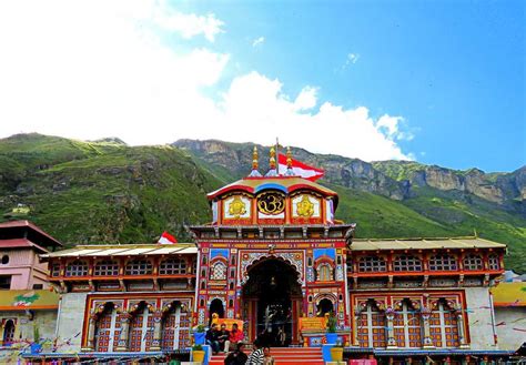 Badrinath Temple, Uttarakhand | Images, History, Best Time, Yatra, Timings