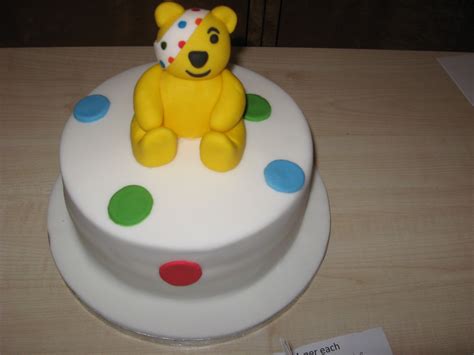 The Great Cake Experience: Pudsey cake & cupcakes - BBC children in ...