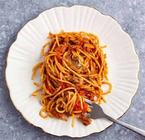 Nigerian Jollof Spaghetti With Sardines · eat well abi