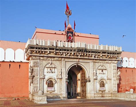 Le temple de Karni Mata (Deshnoke) | Façade du temple de Kar… | Flickr