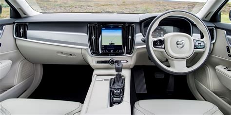 Volvo V90 Interior & Infotainment | carwow