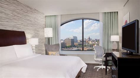 Austin Hotel near Moody Center | Hilton Garden Inn Austin Downtown