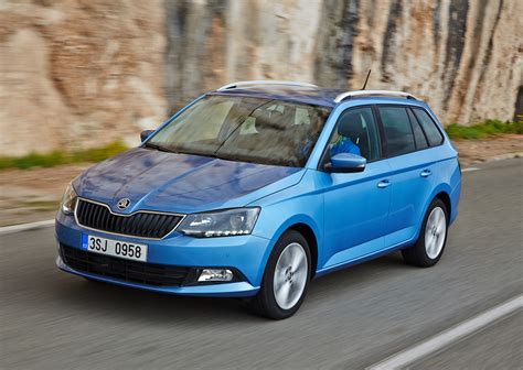 Skoda Fabia Estate Review (2021) | Parkers