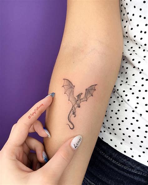 Dragon Tattoo Mini Game of Thrones in 2020 | Dragon tattoo for women ...