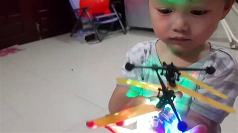 Kids Toy| Đồ chơi quả cầu bay cảm ứng đèn phát sáng 7 màu | Đồ chơi trẻ ...