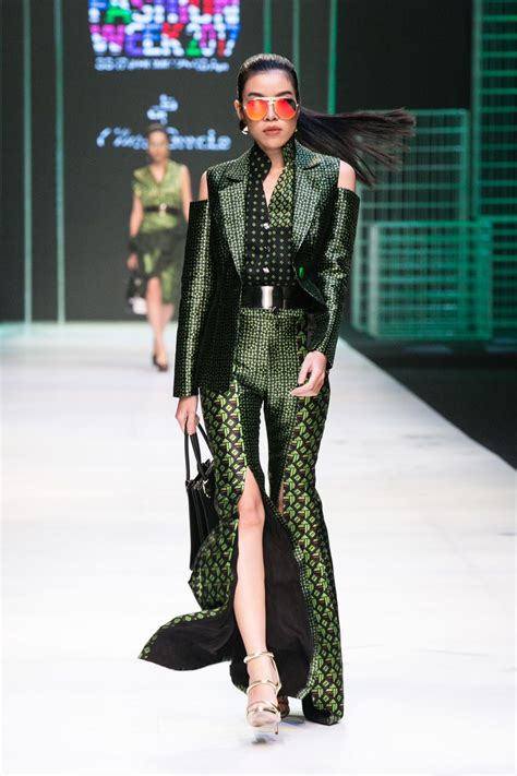 CLARET GIANG LE | Vietnam International Fashion Week | Thời trang