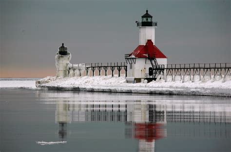 Lighthouse at St. Joseph North Pier, Lake Michigan [x-post /r ...