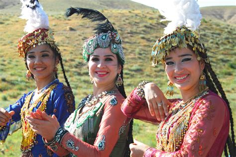 All the beauty of nation in Uzbek Dance