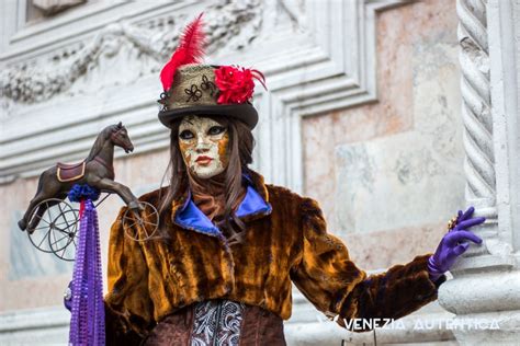 Venice Masks: All About Carnival Masks [Quick Guide]