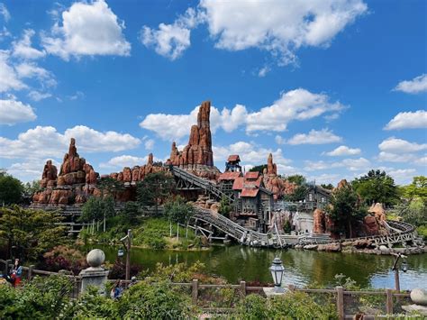 21 Top tips for planning a day trip to Disneyland Paris - mudpiefridays.com