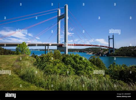 Sweden, Bohuslan, Tjorn Island, Stenungsund, Tjornbron bridge, links ...