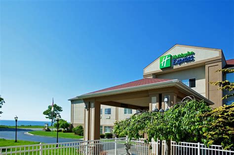 Holiday Inn Express & Suites St. Joseph - UPDATED 2023 Prices, Reviews ...