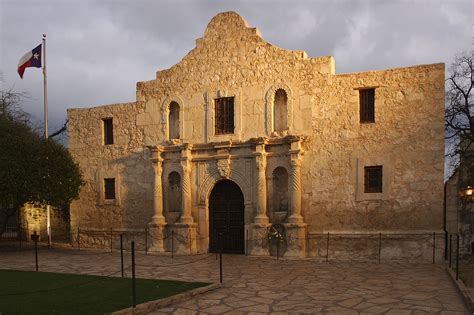 Travel Thru History Remember the Alamo in San Antonio, Texas - Travel ...