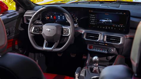 Ford Mustang 2022 V6 Interior