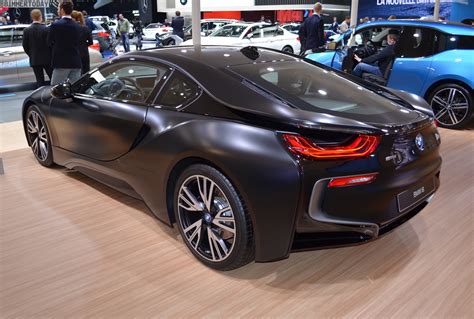 BMW i8 Protonic Frozen Black made its debut in Geneva