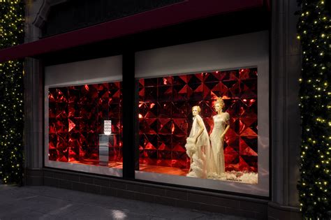 Spotlight on Holiday Window Displays