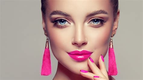 The Best Eye Makeup Looks To Pair With Pink Lipstick