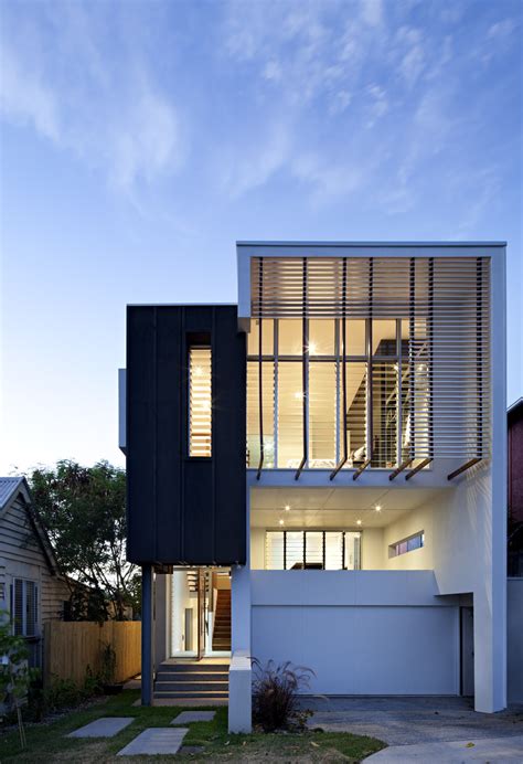 Gallery of Small Street House / Base Architecture - 1