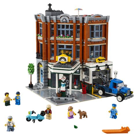 Presenting 10264 Corner Garage, the 2019 LEGO Modular Building!