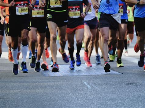 Here's why you run faster in a crowd - Canadian Running Magazine