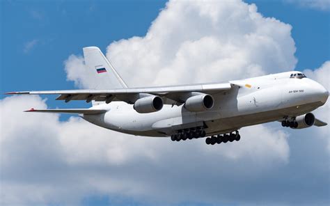 Antonov An-124 suffers runway excursion after emergency landing - AeroTime