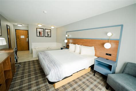 AmericInn by Wyndham Tomahawk | Tomahawk, WI Hotels