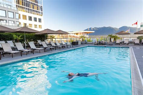 Fairmont Waterfront Pool: Pictures & Reviews - Tripadvisor