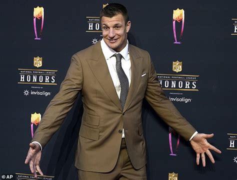 NFL LEGEND ROB GRONKOWSKI SLAМS TAYLOR SWIFT COVERAGE DΥRING GAМES AND ...