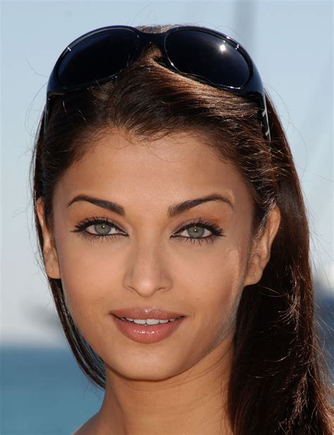 Aishwarya Rai photo gallery - high quality pics of Aishwarya Rai | ThePlace