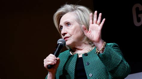 Hillary Clinton Says Dianne Feinstein Should Not Resign - The New York ...