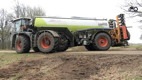 Foto Claas Xerion Saddle Trac van Unicom Oost BV