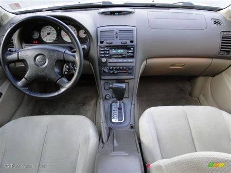 2000 Nissan Maxima SE Dashboard Photos | GTCarLot.com