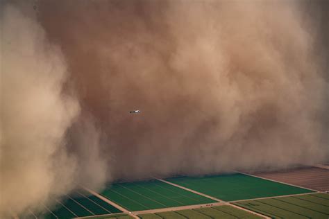 Aerial photographer explains the dangers of capturing a dust storm from ...