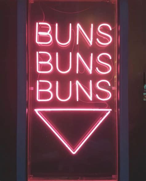 PINK RETRO VINTAGE NEON SIGN LONDON | Vintage neon signs, Neon signs ...