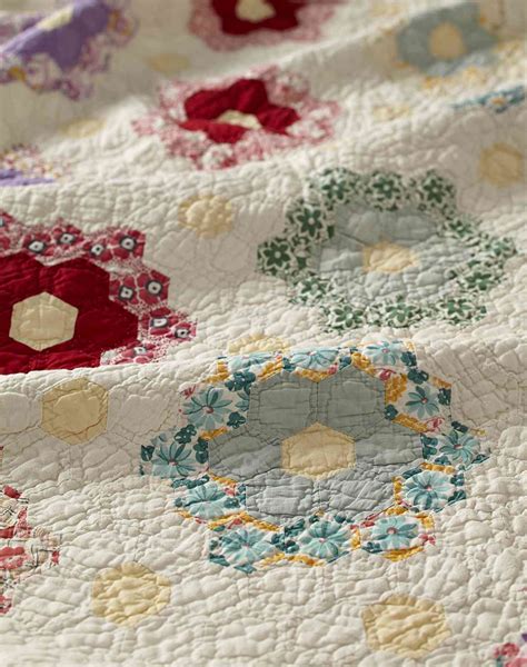 【誠実】 This Old Quilt: A Heartwarming Celebration of Quilts and Quilting ...