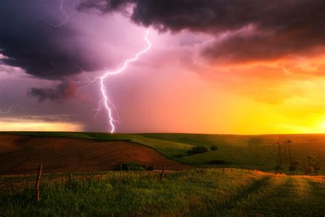 Thunderstorm Lightning Bolt Striking Down At Sunset In Nebraska 4k ...