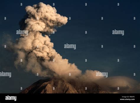 Ring of fire volcanoes hi-res stock photography and images - Alamy